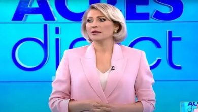 صورة على الهواء مباشرة.. إمرأة عارية تحاول قتل مذيعة – فيديو