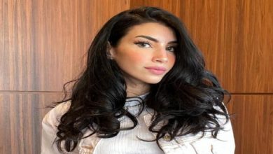 صورة مودل سعودية تشارك فيديو لعملية إزالة السيليكون من صدرها-فيديو