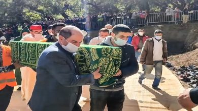 صورة طائرة أقلت جثمانه.. تشييع جنازة الطفل “ريان” في مشهد مؤثر