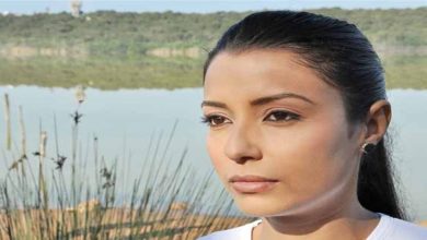 صورة بمناسبة عيد الأم.. ممثلة مغربية تعايد والدتها المتوفية برسالة مؤثرة