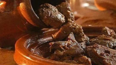 صورة كيفية تحضير “الطنجية المراكشية” في “الكوكوط”