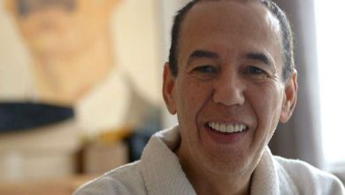 صورة وفاة النجم الكوميدي جيلبرت جوتفريد عن عمر يناهز 67 عاما