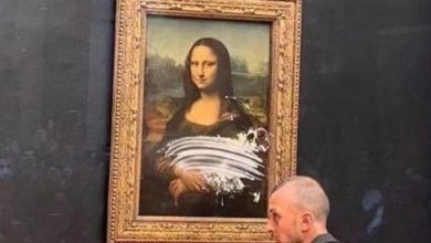صورة رشق لوحة “موناليزا” في متحف اللوفر بالكريمة والسبب صادم