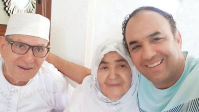 صورة رشيد الوالي يوجه رسالة مؤثرة لوالدته -صورة