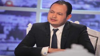 صورة توقيف إعلامي شهير بسبب شكوى من زميلته