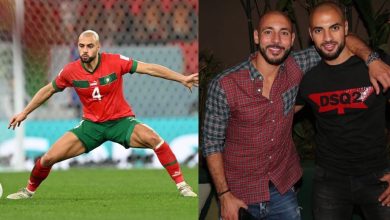 صورة سفيان أمرابط يتلقى مفاجأة من شقيقه نور الدين