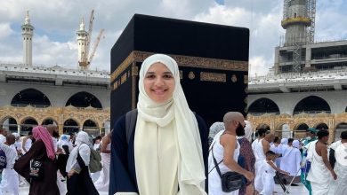 صورة الكوميدية خديجة گوطاي تؤدي مناسك العمرة-صورة
