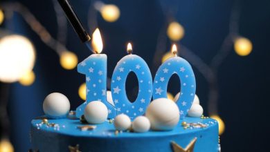 صورة شقيقتان توأم تحتفلان بيوم ميلادهما الـ100