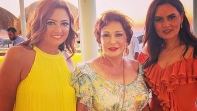 صورة الموت يخطف والدة فنانة شهيرة-صورة
