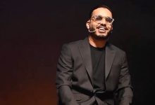 صورة رشيد رفيق يقدم عرض “خيبراتور” بشبابيك مغلقة في البيضاء