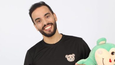 صورة بشبابيك مغلقة.. خريج “ستاند آب” مصطفى عليوة يقدم عرضه بالبيضاء