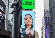 صورة نجمة “Equal Arabia”.. دعاء لحياوي تزين شوارع “تايمز سكوير” بنيويورك