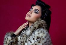 صورة ريم فكري تشارك صورة غامضة من طائرة وتُبقي وجهتها سرية