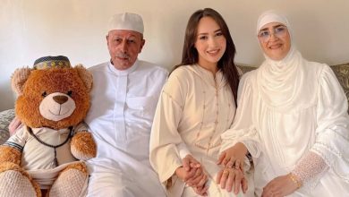 صورة هند الزيادي تحتفل بعودة والديها من الحج