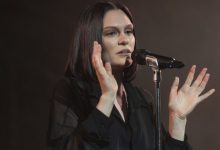 صورة “Jessie J” تفاجئ جمهورها بإعلان إصابتها بسرطان الثدي -فيديو