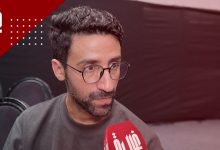 صورة سيمو سدراتي يتحدث عن حبه للمسرح ونجاح “واحد فيهم كذاب” -فيديو