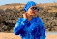 صورة منال قاسمي تواجه الانتقادات بعد خلعها الحجاب -فيديو