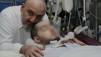 صورة بعد سنوات من الأمل والدعاء.. وفاة “الأمير النائم” تفجع القلوب