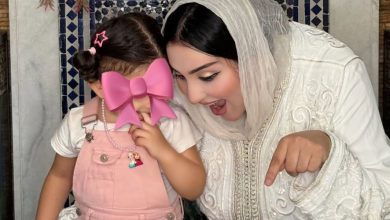 صورة في حفل عائلي بسيط.. صوفيا أولحيان تكشف عن جنس جنينها -فيديو
