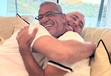 صورة لقاء مميز يجمع مصطفى الآغا بسعد لمجرد وعناق حار يوثق الصداقة