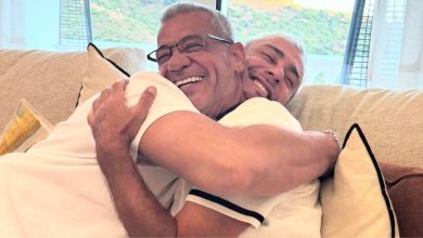 صورة لقاء مميز يجمع مصطفى الآغا بسعد لمجرد وعناق حار يوثق الصداقة