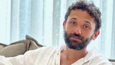 صورة بعد شائعة ارتباطه بدينا الشربيني.. كريم عبد العزيز يعبر عن حبه لزوجته
