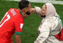 صورة سفيان بوفال يعلق على إشاعة وفاة والدته -صورة