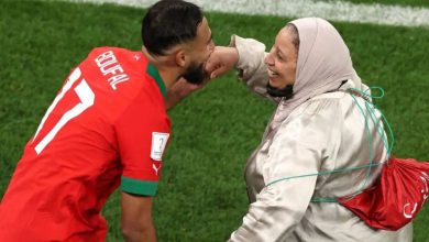 صورة سفيان بوفال يعلق على إشاعة وفاة والدته -صورة