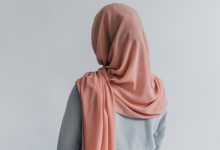 صورة إعلامية شهيرة تعلن ارتداء الحجاب وتبدأ مرحلة جديدة -صورة