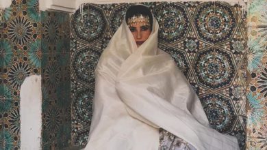 صورة طاهرة تخطف الأنظار بـ”الحايك المغربي”