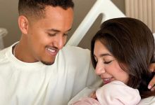 صورة سليم حمومي وزوجته يحتفلان بعقيقة مولودتهما الجديدة -فيديو