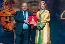 صورة لطيفة أحرار تكرم في قرطاج وتشارك فرحتها مع جمهورها -فيديو