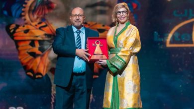 صورة لطيفة أحرار تكرم في قرطاج وتشارك فرحتها مع جمهورها -فيديو