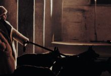 صورة منال بنشليخة تكشف عن كوفر “Carta Rouge” والجمهور يترقب الإصدار بحماس