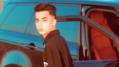 صورة آدم بنلمقدم يندد بإقصاء الفنانين الصحراويين من احتفالات المسيرة الخضراء -صورة