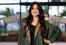 صورة طاقم “بنات لالة منانة” يحتفل بنرجس الحلاق -فيديو