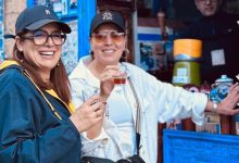 صورة نورة الصقلي والسعدية لديب تستمتعان بجمال شفشاون