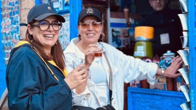 صورة نورة الصقلي والسعدية لديب تستمتعان بجمال شفشاون