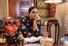 صورة قبل صعودها إلى الخشبة.. رجاء لطفين تفقد جدتها