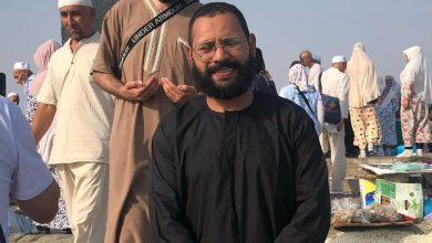 صورة محمد الريفي يرافق والدته لأداء مناسك العمرة -فيديو