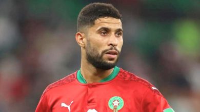 صورة يحيى جبران يؤدي مناسك العمرة رفقة والدته -صور