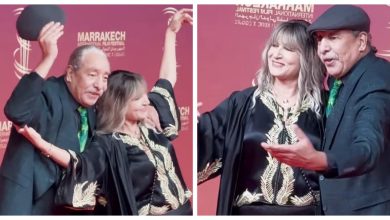 صورة عبد الإله عاجل وزوجته.. لحظات رومانسية متألقة على البساط الأحمر لمهرجان مراكش