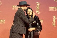 صورة والدة عبد العزيز وانزة تخطف الأنظار على السجادة الحمراء بمراكش