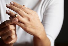 صورة إعلامية شهيرة تعلن طلاقها بعد زواج دام ست سنوات -صورة