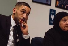 صورة حكيم زياش يوجه رسالة مؤثرة لوالدته بعد فقدان شقيقه -صورة