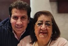 صورة الموت يفجع هاني رمزي في والدته -صورة