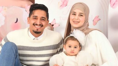 صورة في ظهور عائلي مميز.. “رجاء وياسر” يكشفان ملامح ابنتهما “رنيم” -صور