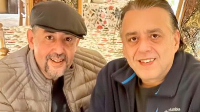 صورة عندما يلتقي الفن بالأخلاق… طارق البخاري في جلسة موسيقية راقية بمصر -فيديو