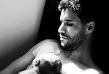 صورة منير المحمدي يشارك لحظات خاصة مع مولوده الجديد -صور