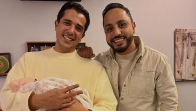 صورة فرحة عائلية.. إدريس شلوح يرحب بمولودته الجديدة -صورة